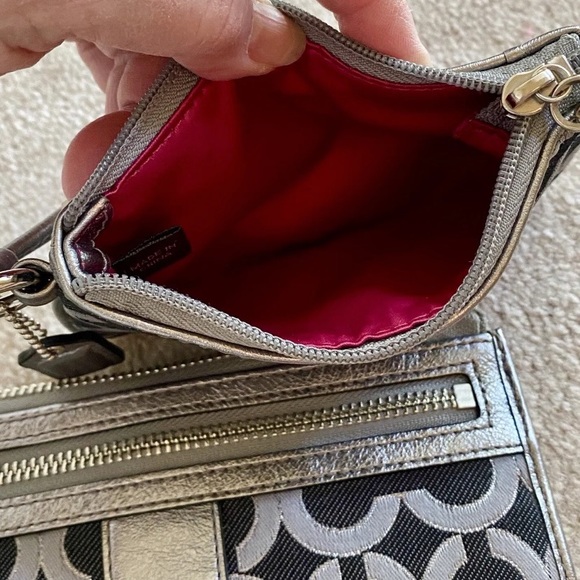 NEW SET OF TWO 2 COACH WRISTLETS WALLETS CLUTCH SILVER BLACK OP ART JULIA NWOT - Picture 7 of 9